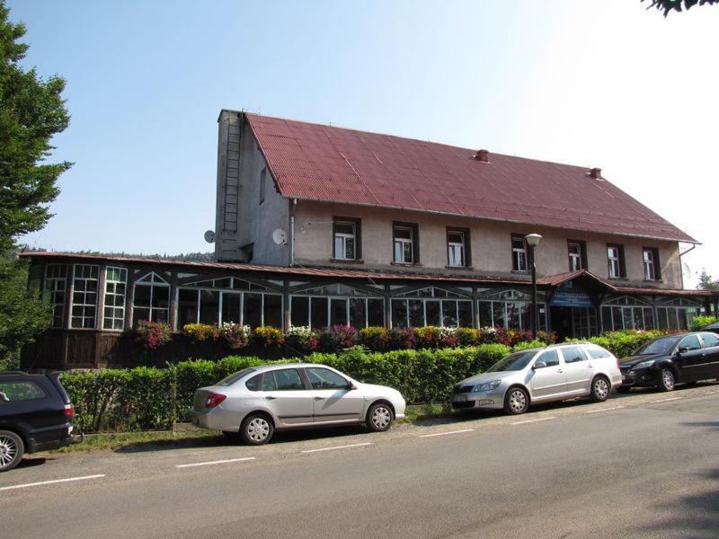 Gosciniec Szczeliniec Hostel Karlow Bagian luar foto