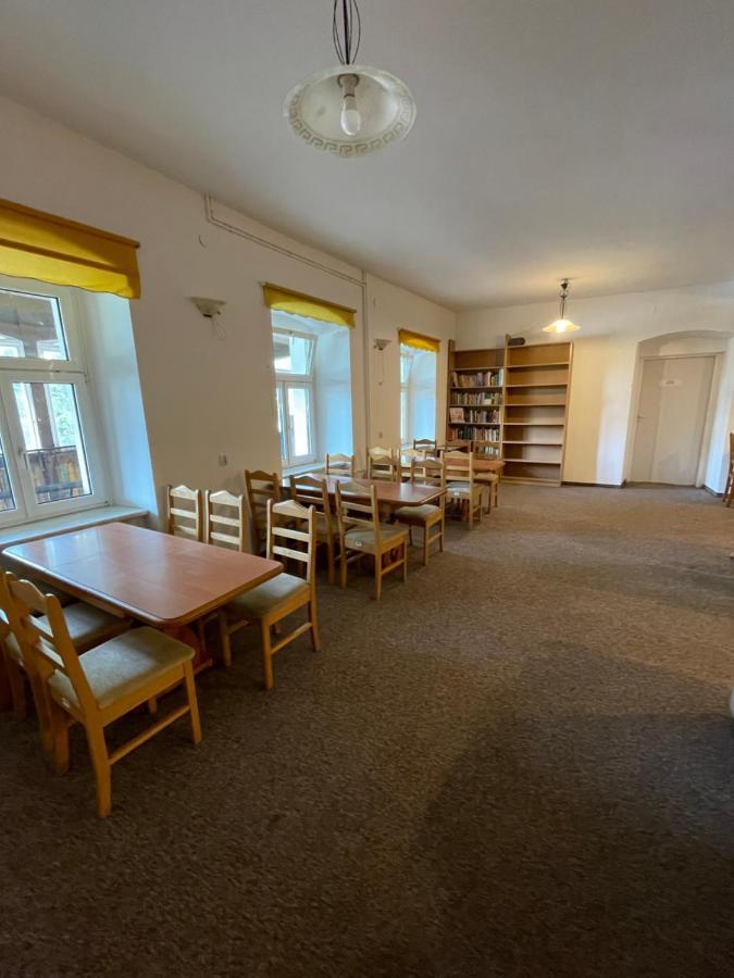 Gosciniec Szczeliniec Hostel Karlow Bagian luar foto